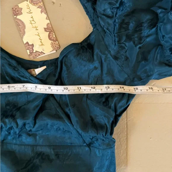 Band of the Free Camille Crossover Crop Top Teal Balloon Sleeve Smocked NWT XS - Picture 7 of 9